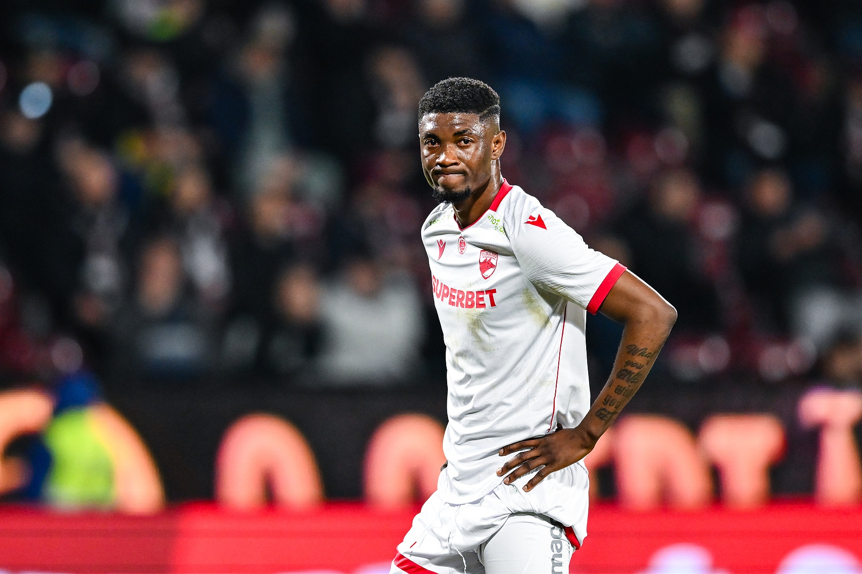 Stake-体坛：2比9后学习海港预订第6外援？泰山无心再追意中人