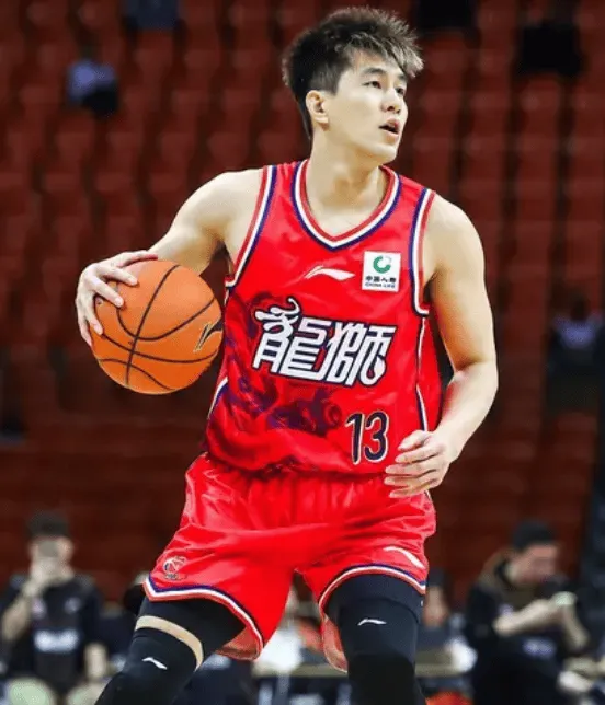 stake.com-郭艾伦出战15分钟,7中3得到7分1篮板2助攻