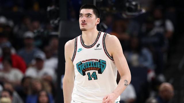 Stake-姚明曾有类似伤病!华裔中锋伊迪再次接受脚踝手术